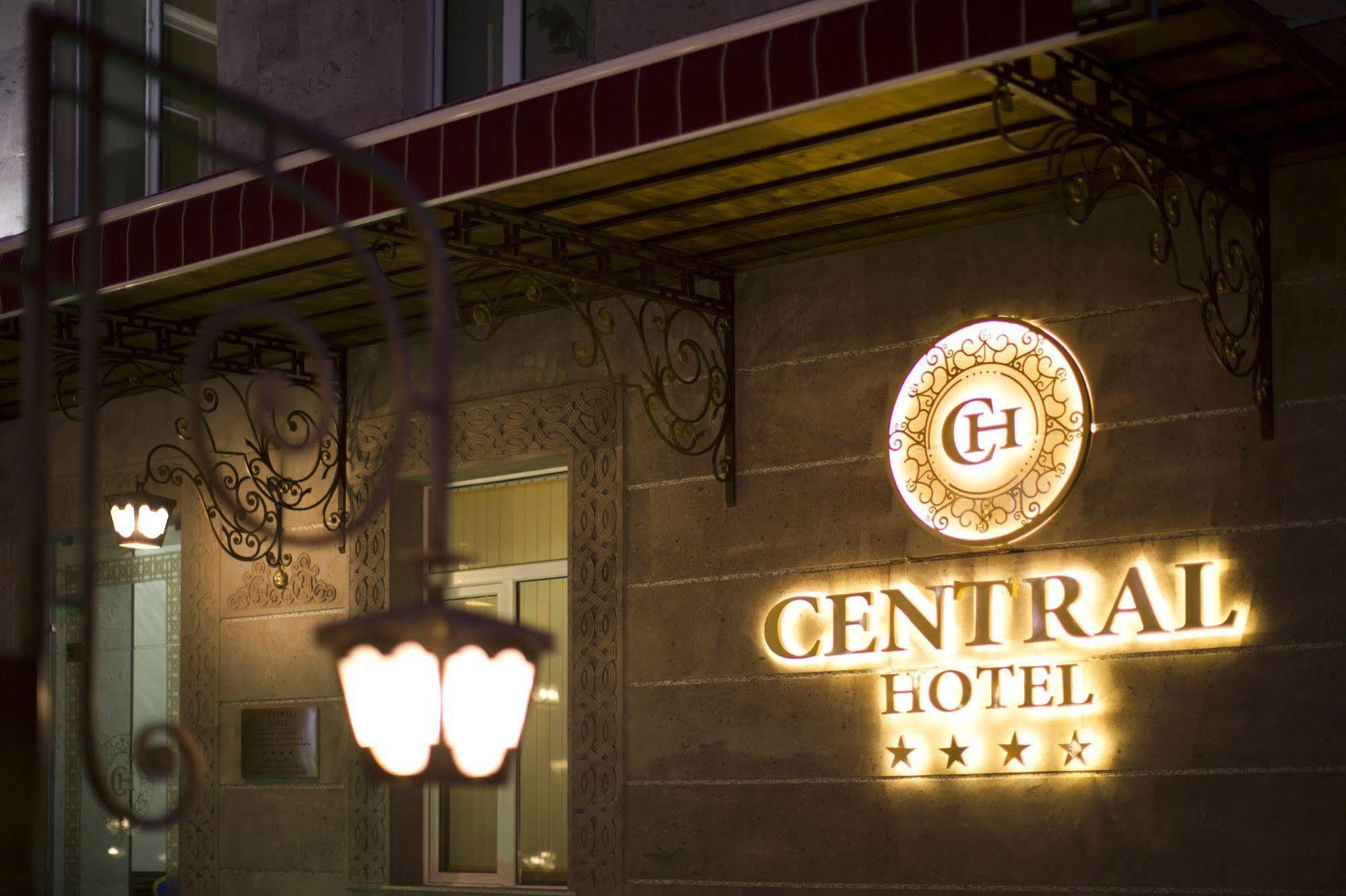 Central Hotel יירבאן מראה חיצוני תמונה